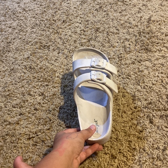 Shiny White cat and jack sandals - Picture 3 of 4